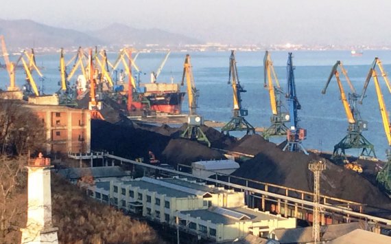 Находкинский порт потратит 800 млн рублей на защиту от угольной пыли